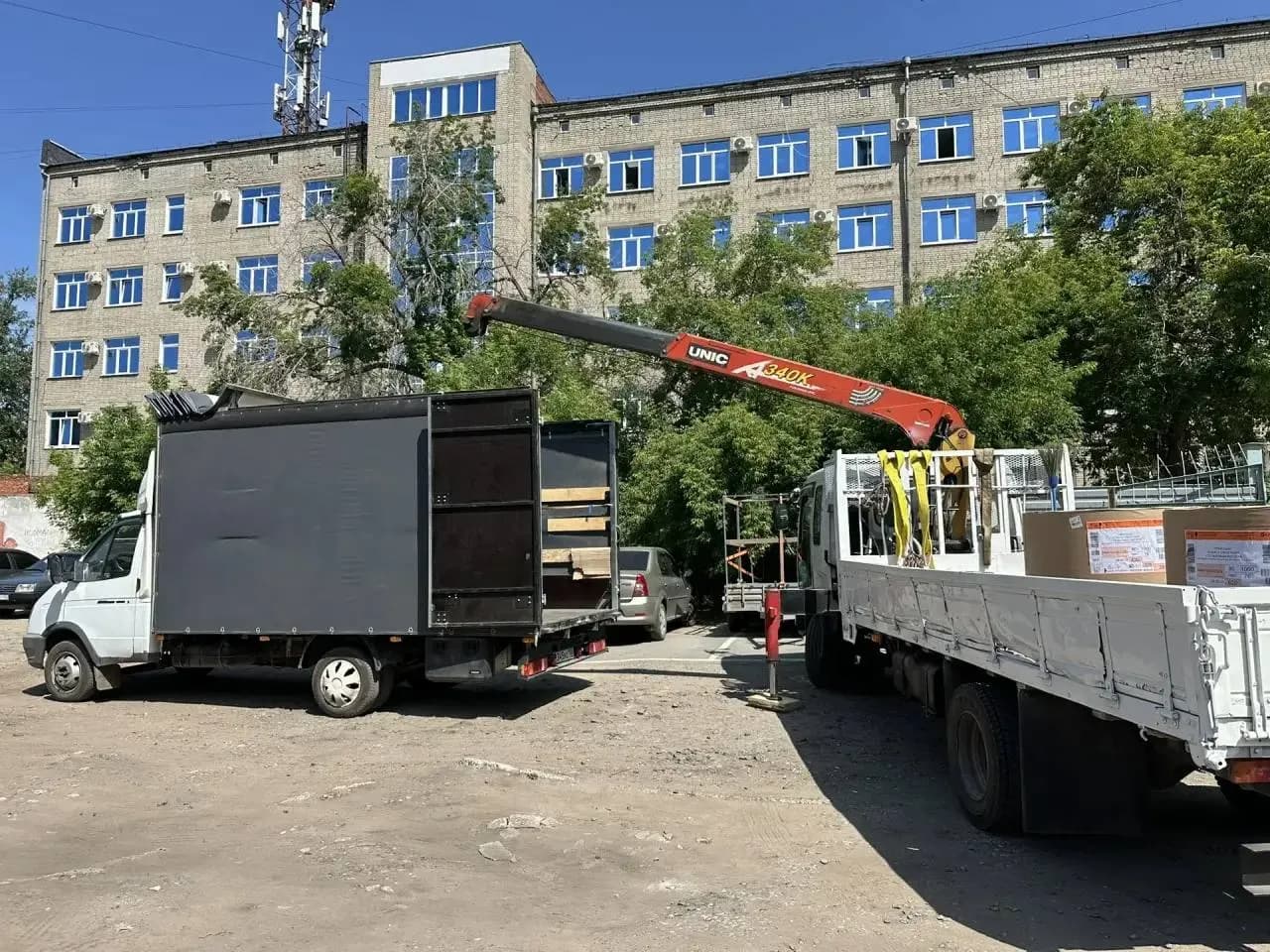 Перевозка грузов манипулятором - пример работы 1