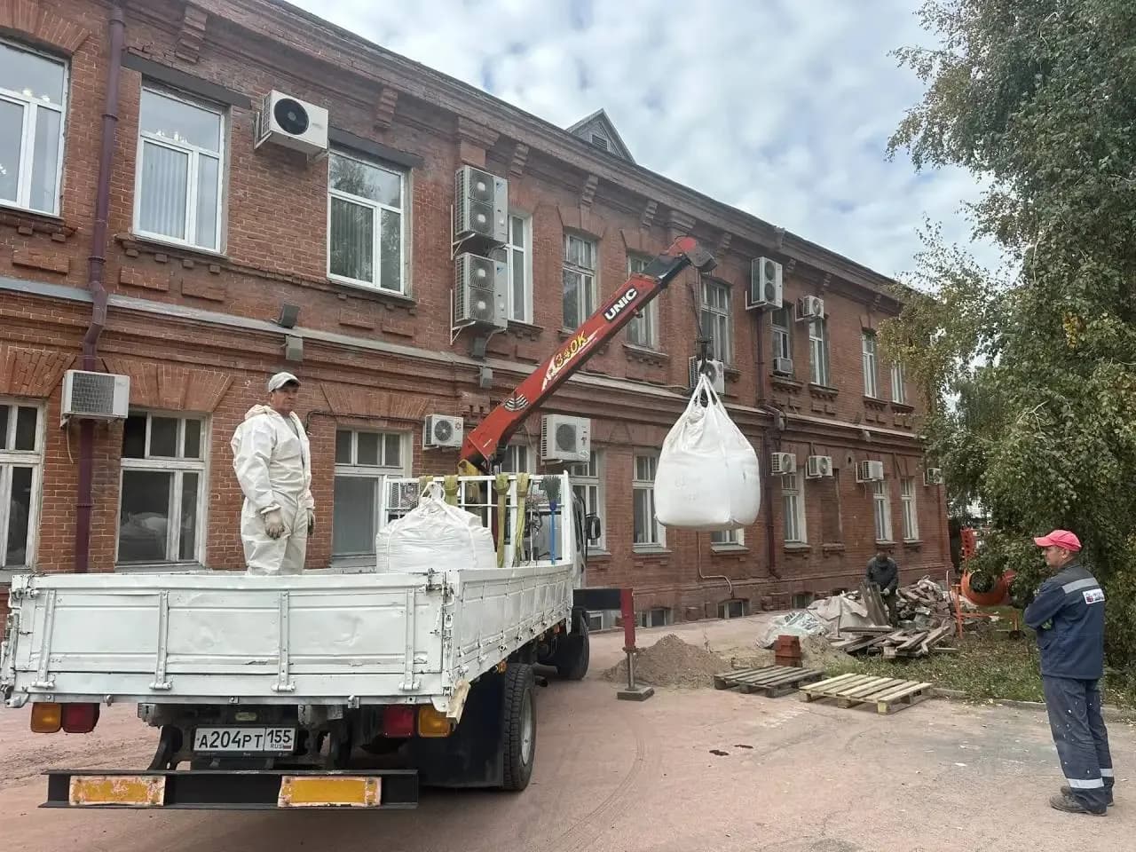 Перевозка грузов манипулятором - пример работы 11